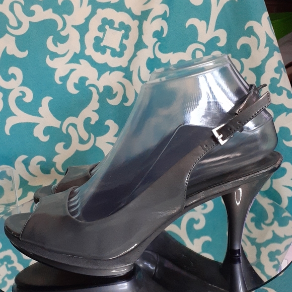 NINE WEST - Faux Gray Patent Peep Toe Heels Sz 7.5 - Picture 4 of 9